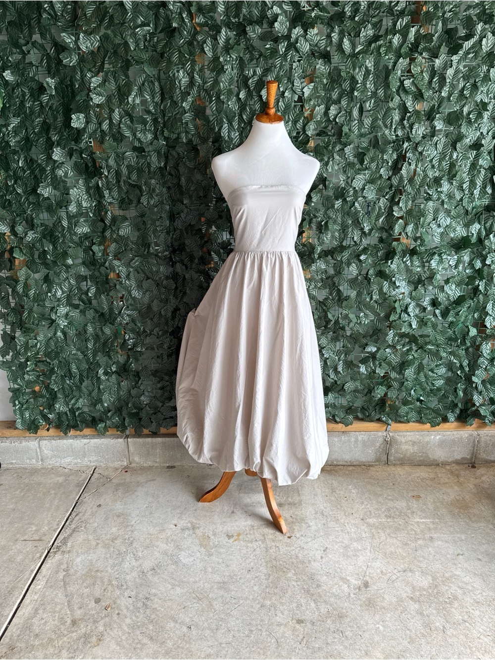 Zara strapless bubble-hem midi dress in light taupe - size xs - Picture 3 of 16
